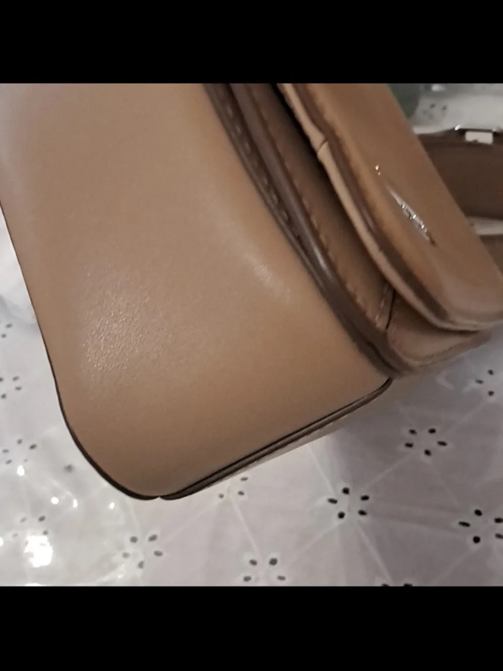 Marc Jacobs Beige Leather Crossbody with Signature Medallion - Picture 3 of 16